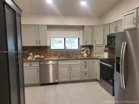 9755 SW 215th Lane Cutler Bay FL 33189