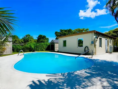 1423 NE 175th Street North Miami Beach FL 33162