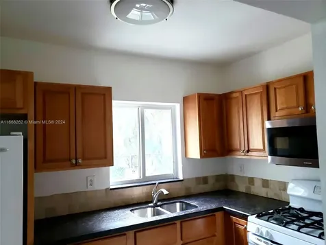 1423 NE 175th Street North Miami Beach FL 33162