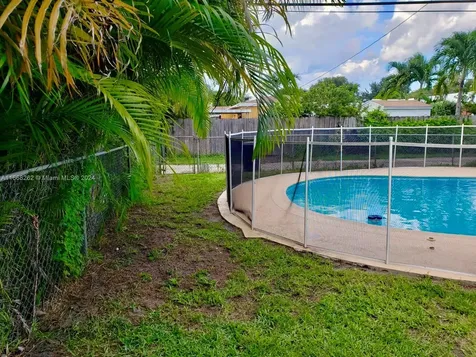 1423 NE 175th Street North Miami Beach FL 33162