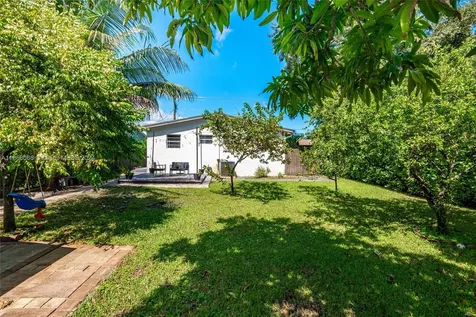 4210 SW 21st Street West Park FL 33023