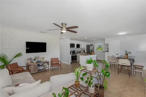 4210 SW 21st Street West Park FL 33023