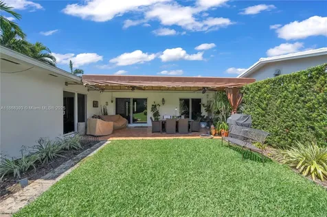 8535 SW 80th Place Miami FL 33143