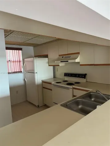 10253 NW 9th Street Circle Miami FL 33172