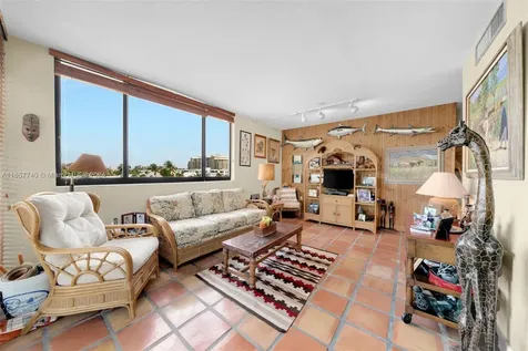 205 E Enid Drive Key Biscayne FL 33149