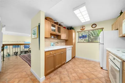 205 E Enid Drive Key Biscayne FL 33149