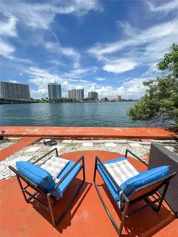 2140 Bay Drive Miami Beach FL 33141