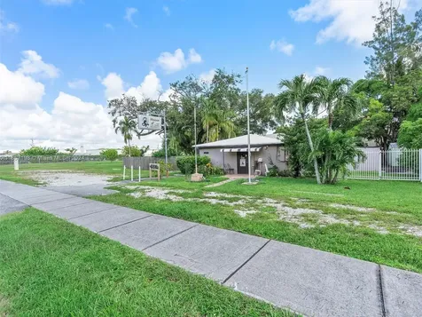 920 SW 11th Street Hallandale Beach FL 33009