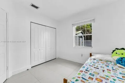 902 E 31st Street Hialeah FL 33013