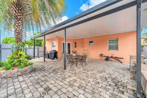 902 E 31st Street Hialeah FL 33013