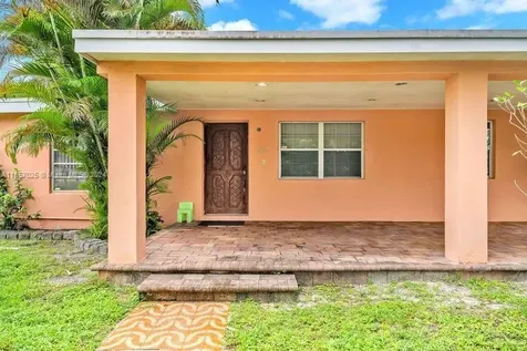 902 E 31st Street Hialeah FL 33013