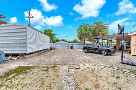 902 E 31st Street Hialeah FL 33013