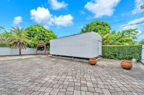 902 E 31st Street Hialeah FL 33013