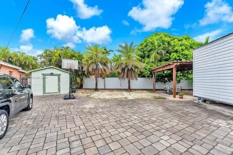 902 E 31st Street Hialeah FL 33013