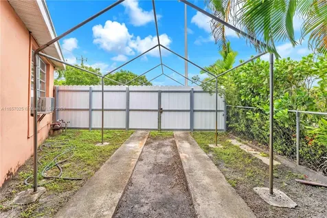902 E 31st Street Hialeah FL 33013