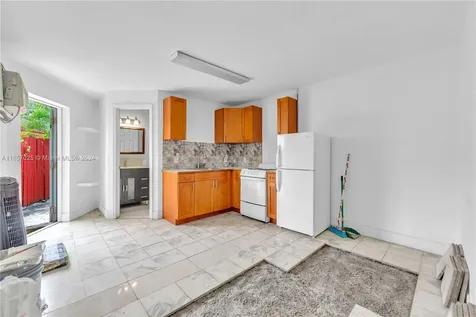 902 E 31st Street Hialeah FL 33013