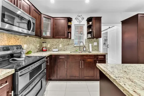 902 E 31st Street Hialeah FL 33013