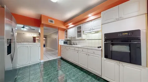 1900 W 54th Street Hialeah FL 33012