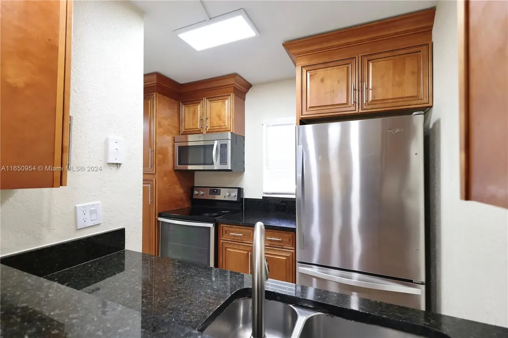 909 Twin Lakes Drive Coral Springs FL 33071