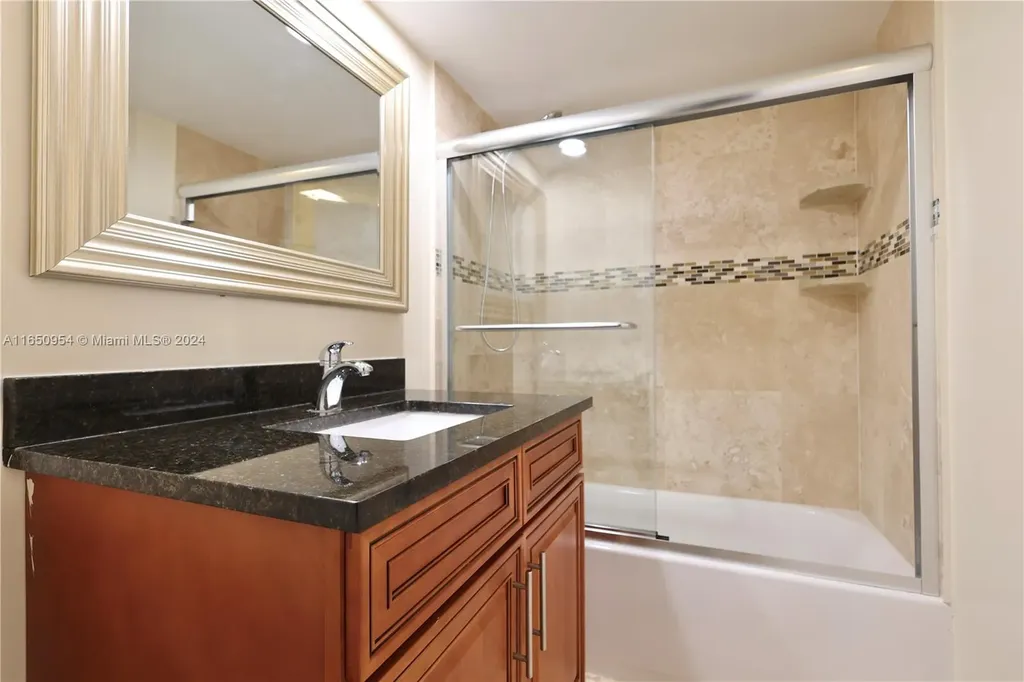 909 Twin Lakes Drive Coral Springs FL 33071