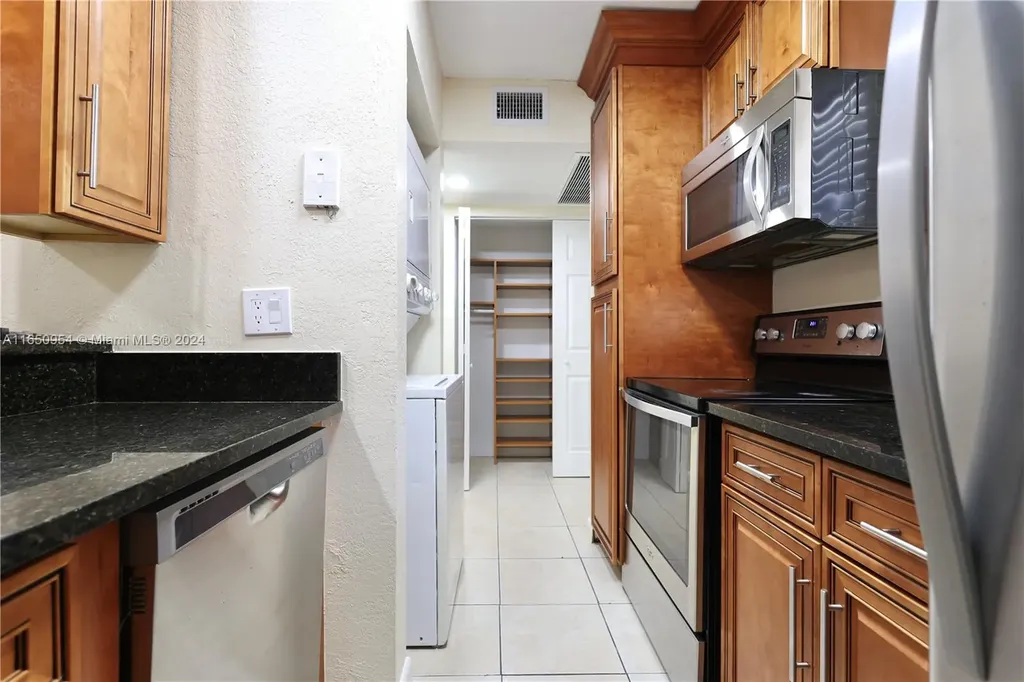 909 Twin Lakes Drive Coral Springs FL 33071