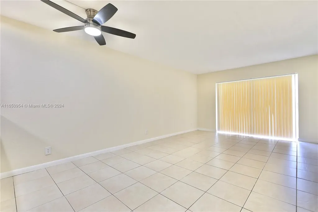 909 Twin Lakes Drive Coral Springs FL 33071
