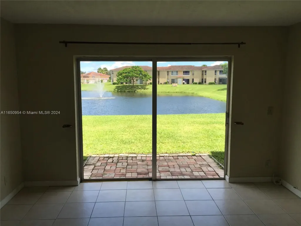 909 Twin Lakes Drive Coral Springs FL 33071
