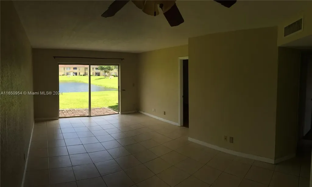 909 Twin Lakes Drive Coral Springs FL 33071