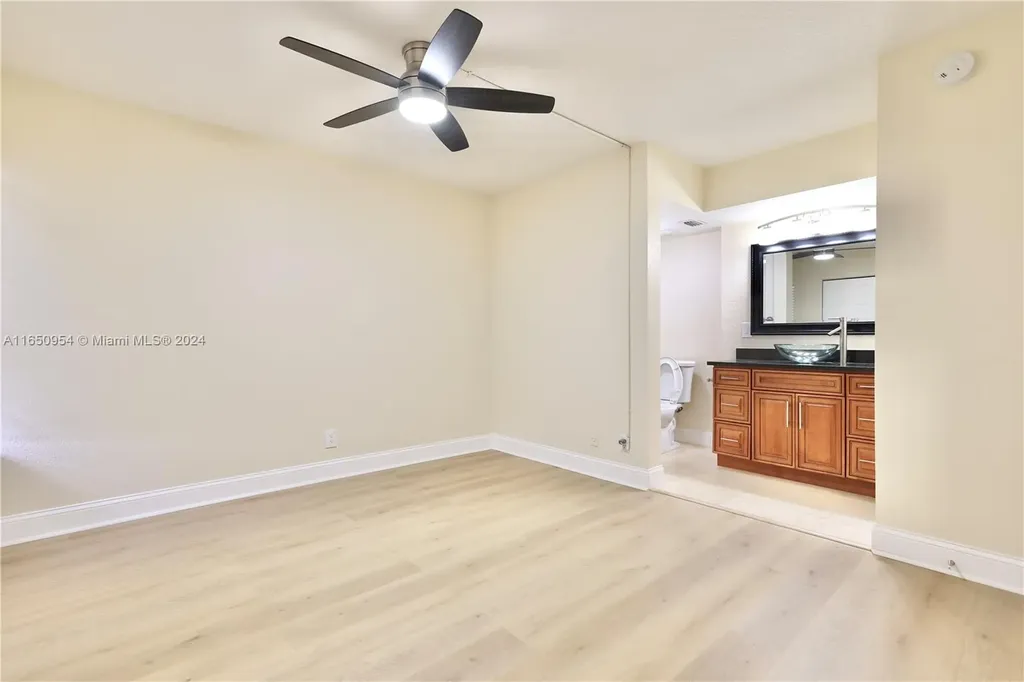 909 Twin Lakes Drive Coral Springs FL 33071