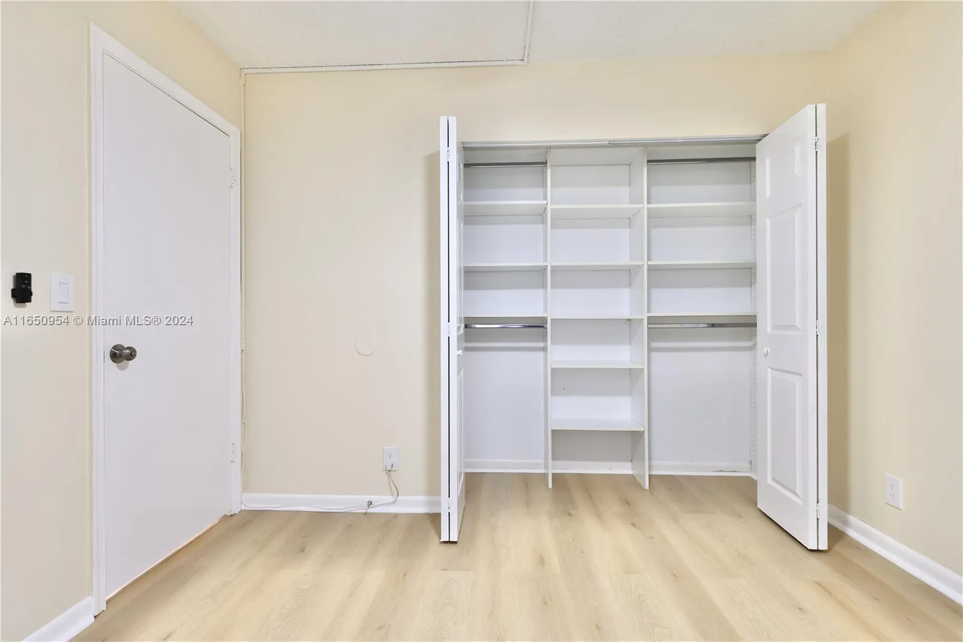 909 Twin Lakes Drive Coral Springs FL 33071