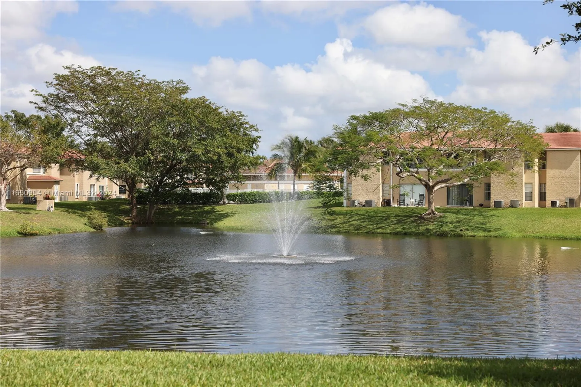 909 Twin Lakes Drive Coral Springs FL 33071