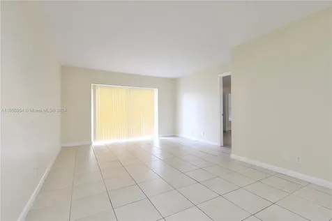 909 Twin Lakes Drive Coral Springs FL 33071