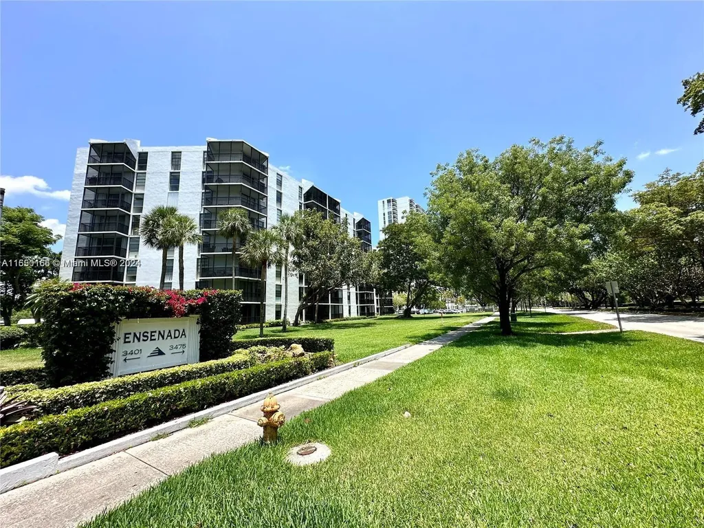 3475 N Country Club Drive Aventura FL 33180