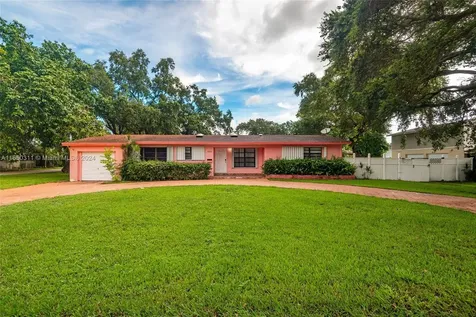 6853 SW 13th Street Pembroke Pines FL 33023