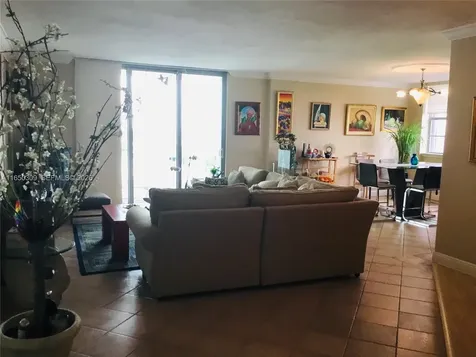 5825 Collins Avenue Miami Beach FL 33140