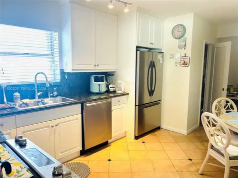 5825 Collins Avenue Miami Beach FL 33140