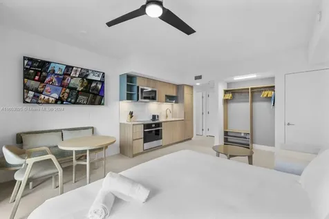 601 NE 1 Miami FL 33132