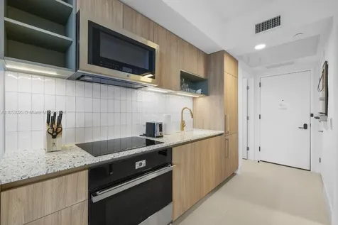 601 NE 1 Miami FL 33132