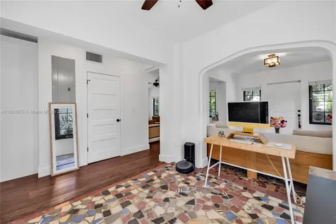 52 NE 46th Street Miami FL 33137