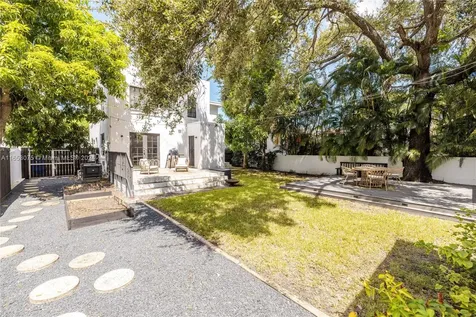 52 NE 46th Street Miami FL 33137