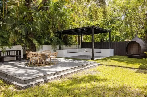 52 NE 46th Street Miami FL 33137