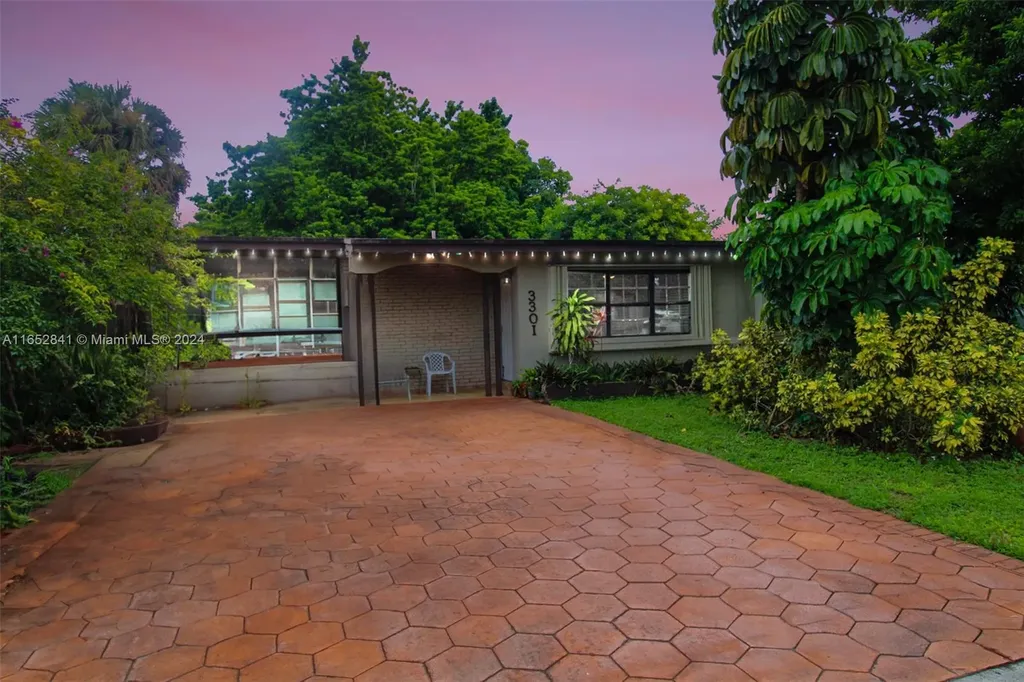 3301 SW 98th Avenue Miami FL 33165