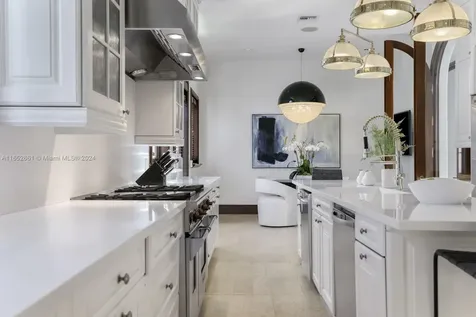 1525 W 24th Street Miami Beach FL 33140