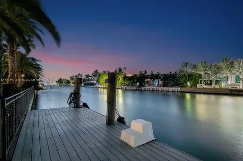 1525 W 24th Street Miami Beach FL 33140