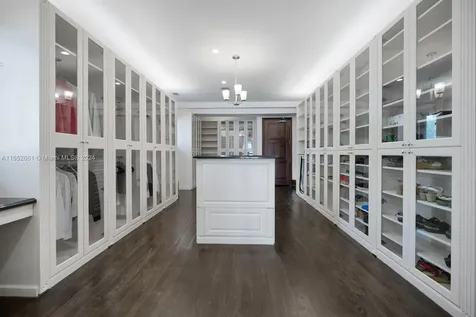 1525 W 24th Street Miami Beach FL 33140