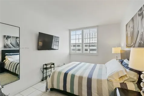100 Lincoln Road Miami Beach FL 33139