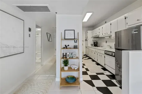 100 Lincoln Road Miami Beach FL 33139