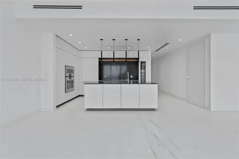 300 Biscayne Blvd Way Miami FL 33131