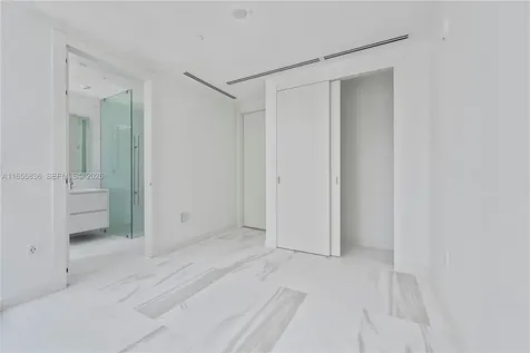 300 Biscayne Blvd Way Miami FL 33131