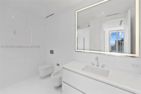 300 Biscayne Blvd Way Miami FL 33131